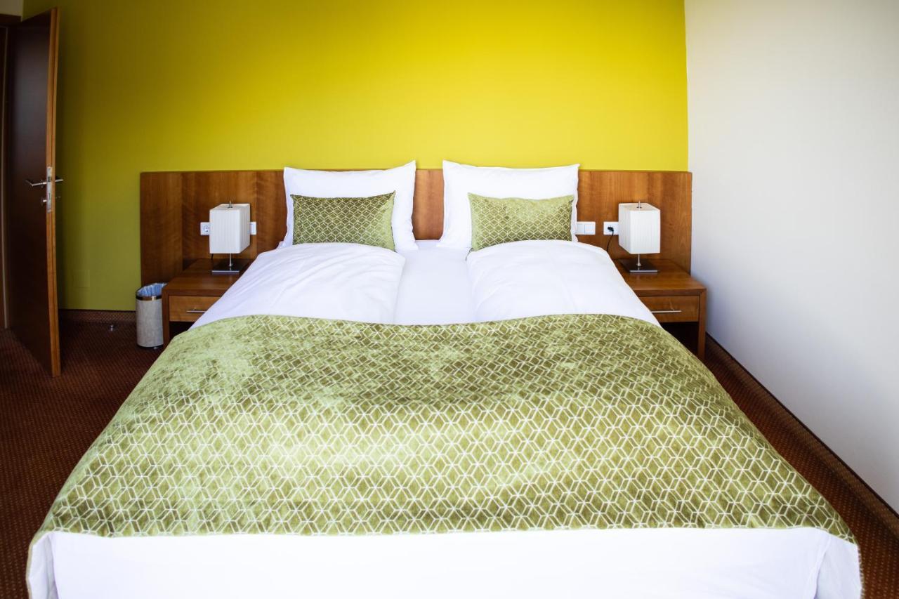Seehotel Sued By S4Y Velden am Wörthersee Dış mekan fotoğraf