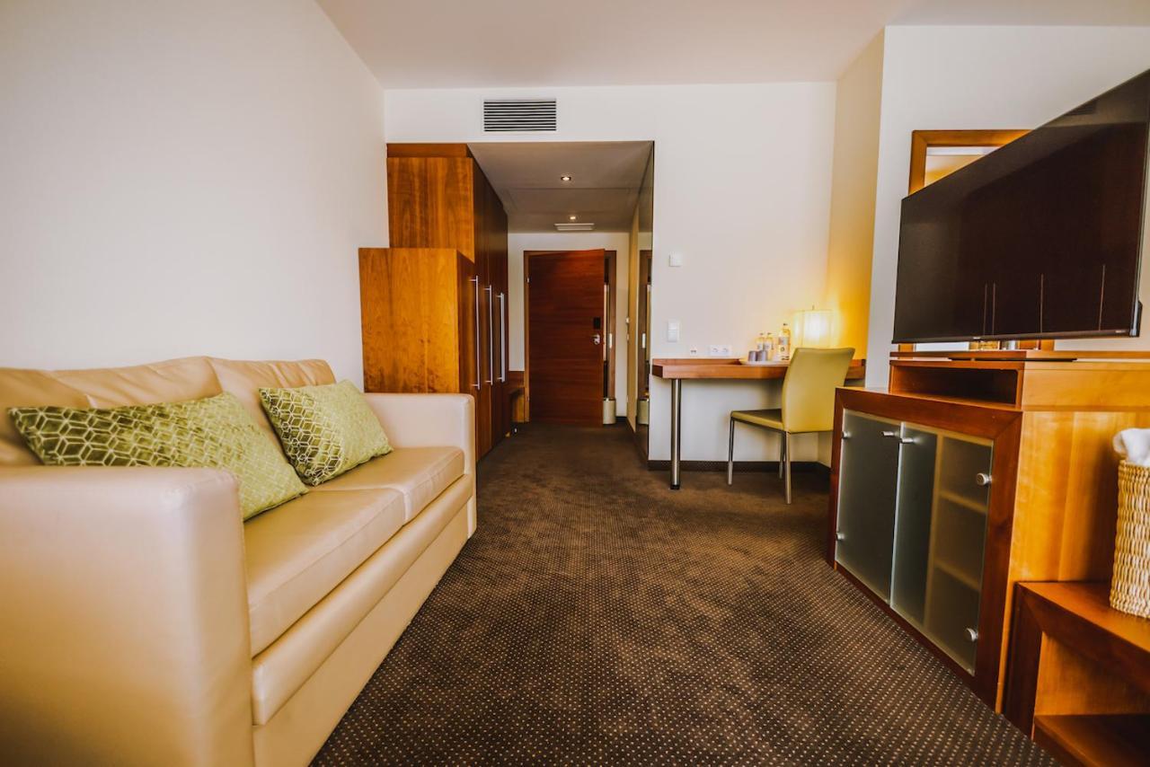 Seehotel Sued By S4Y Velden am Wörthersee Dış mekan fotoğraf